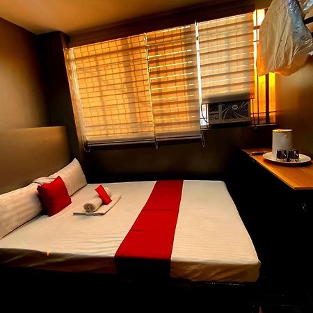 Oyo 104 Manila Venetian Hotel מראה חיצוני תמונה