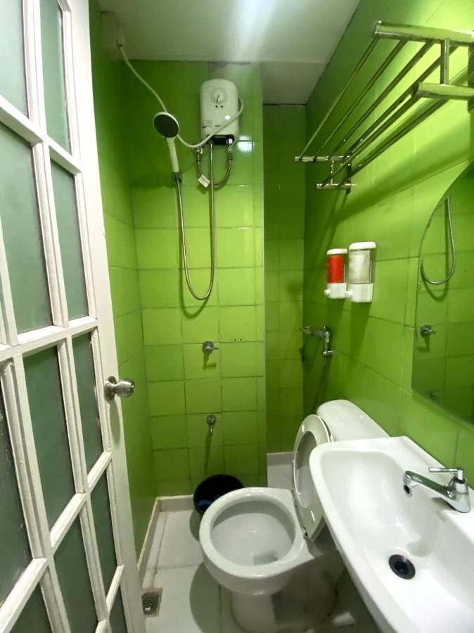 Oyo 104 Manila Venetian Hotel מראה חיצוני תמונה