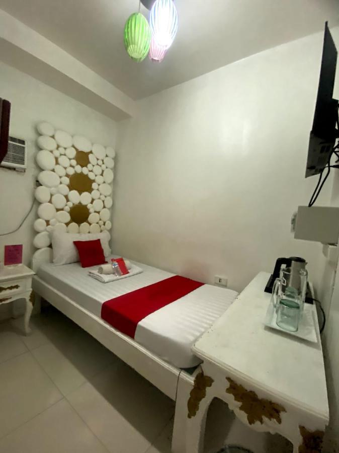 Oyo 104 Manila Venetian Hotel מראה חיצוני תמונה