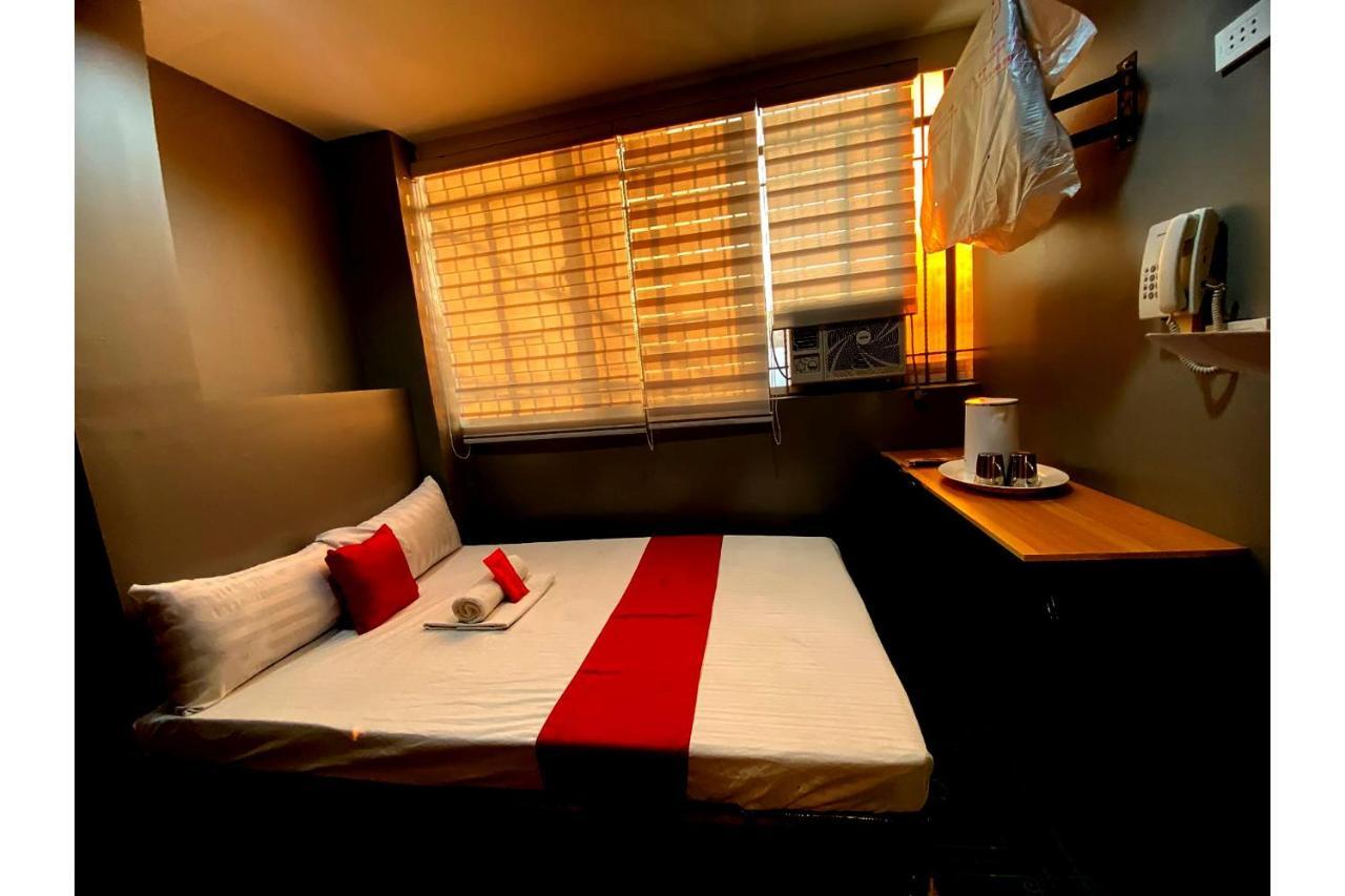 Oyo 104 Manila Venetian Hotel מראה חיצוני תמונה
