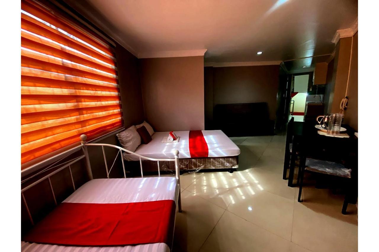 Oyo 104 Manila Venetian Hotel מראה חיצוני תמונה